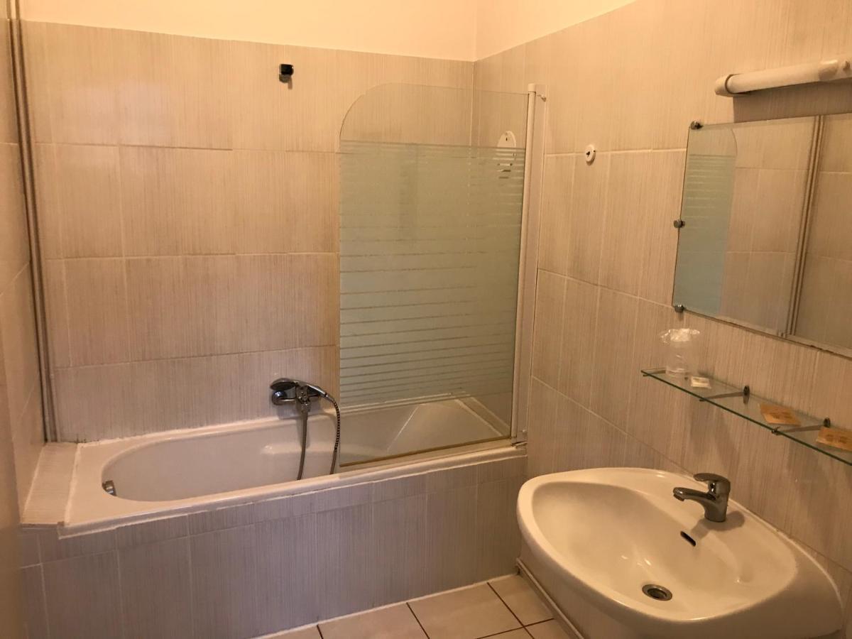 Hotel De La Gare Châteauroux Buitenkant foto